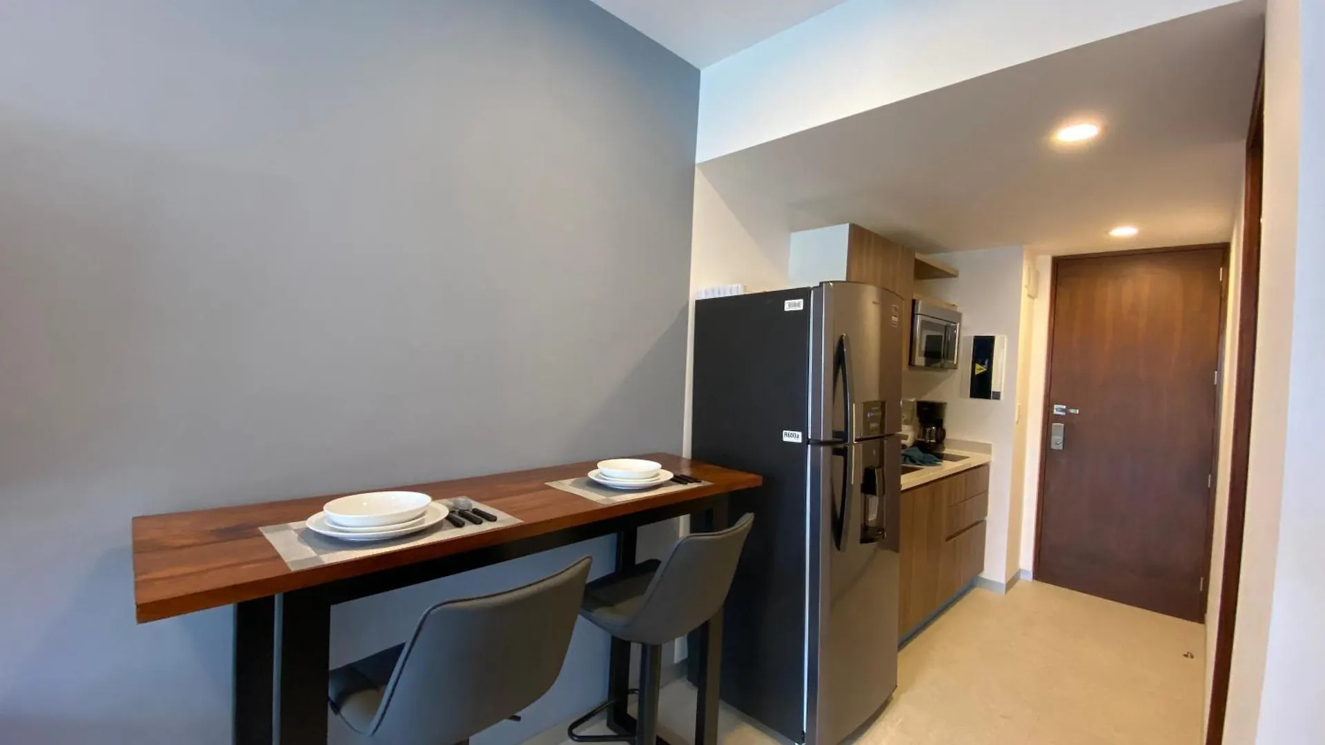 Stylish 1Br Apartment Near Top Attractions, 2 Incredible Pools, Gym,Cinema Playa del Carmen