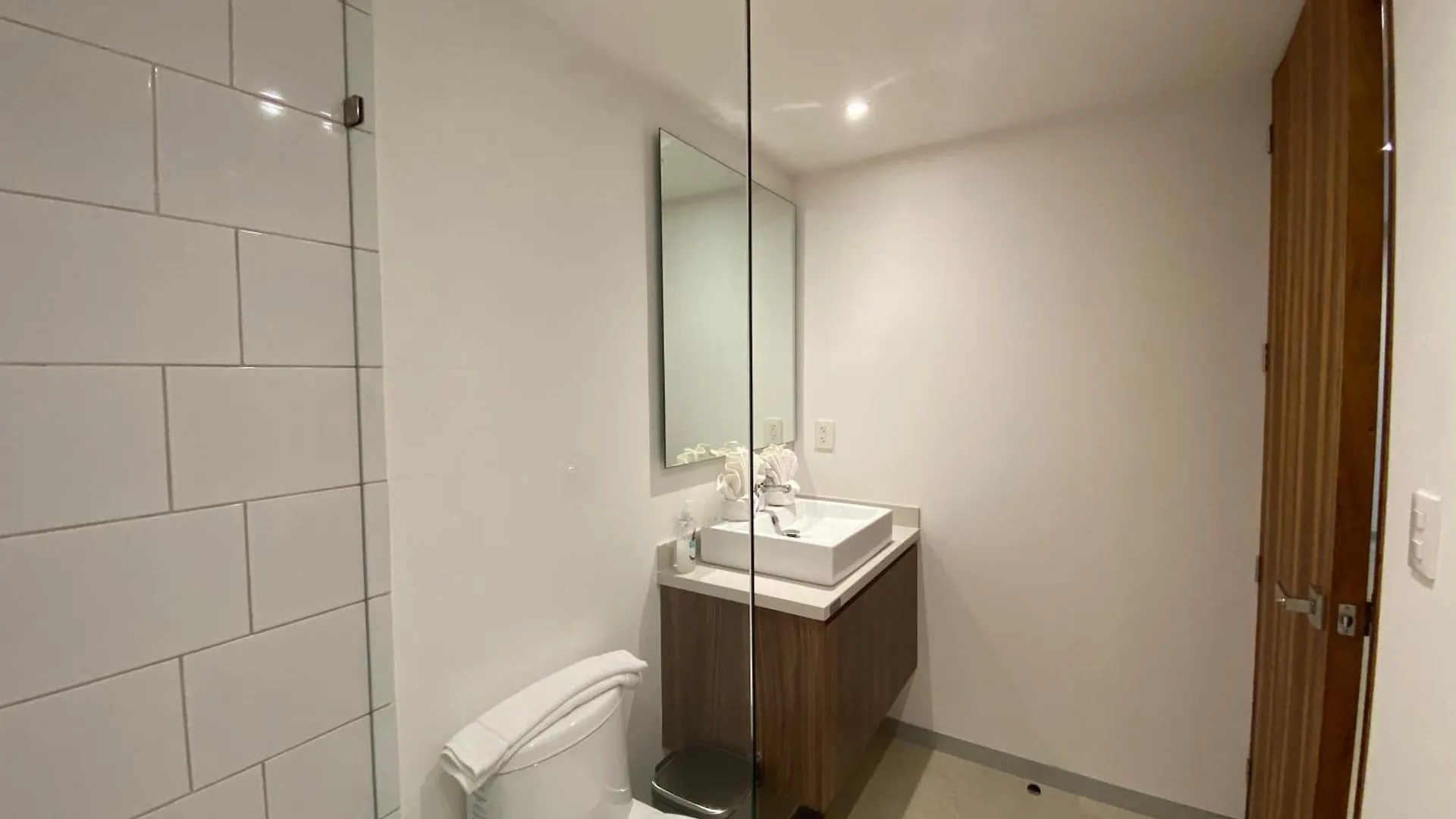 Stylish 1Br Apartment Near Top Attractions, 2 Incredible Pools, Gym,Cinema Playa del Carmen