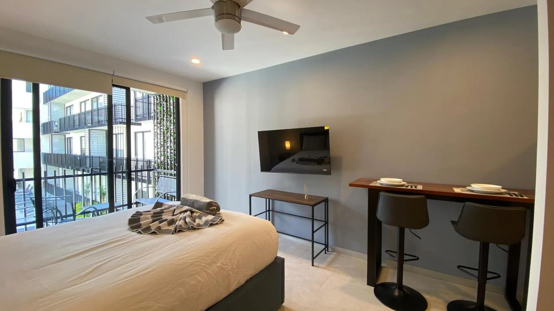 Stylish 1Br Apartment Near Top Attractions, 2 Incredible Pools, Gym,Cinema Playa del Carmen