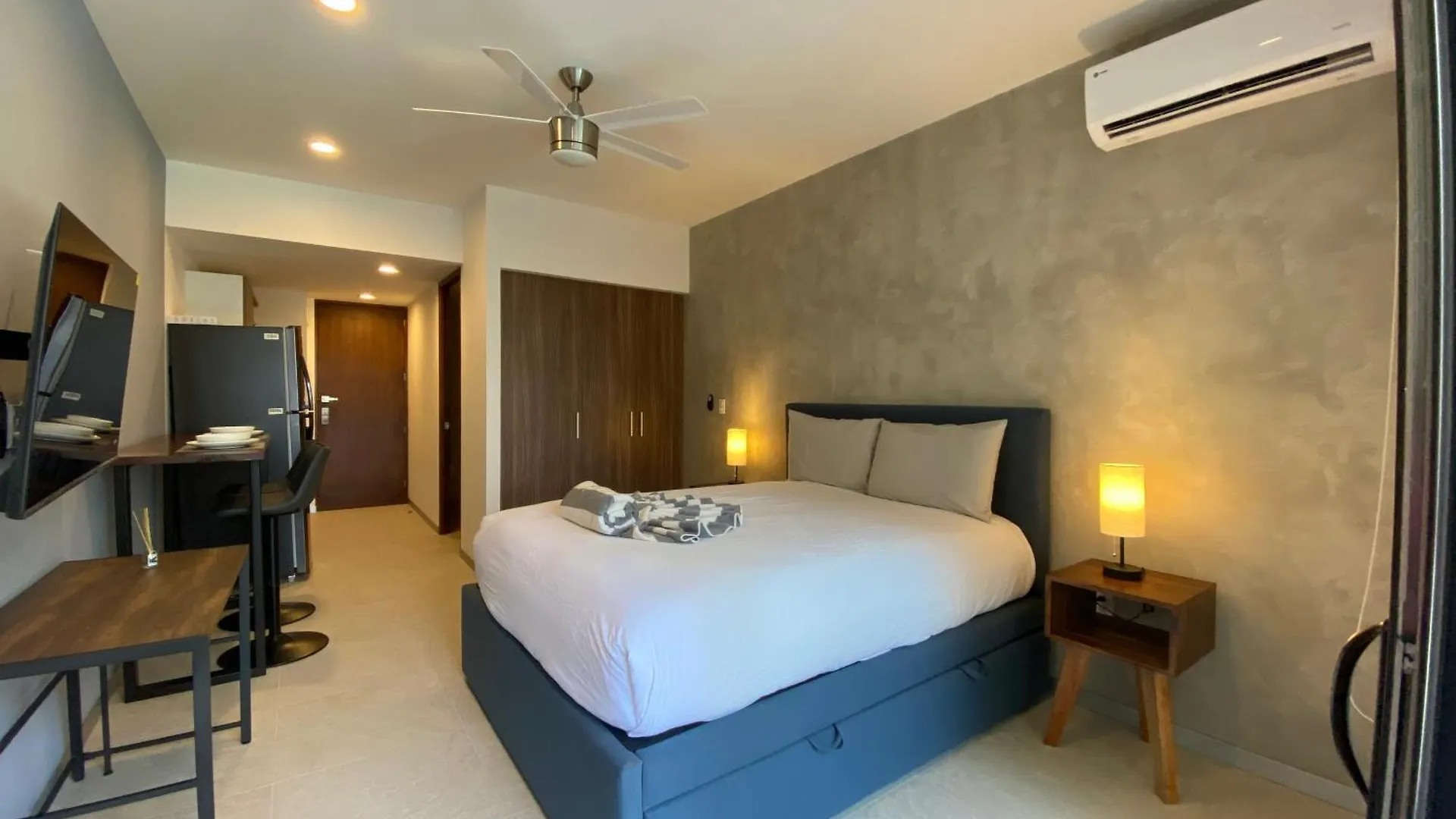 Stylish 1Br Apartment Near Top Attractions, 2 Incredible Pools, Gym,Cinema Playa del Carmen Mexico