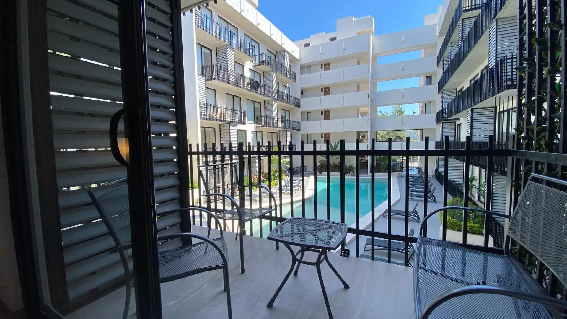 Stylish 1Br Apartment Near Top Attractions, 2 Incredible Pools, Gym,Cinema Playa del Carmen Mexico